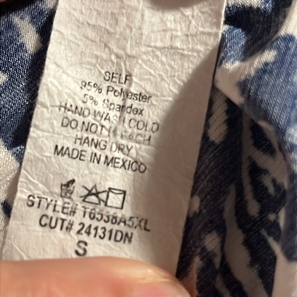 EUC White Birch Top- so cute blue/ white abstract floral print Sz S - Picture 9 of 9